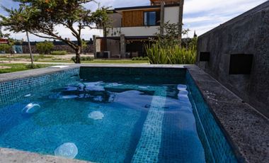 Casa con sauna, jacuzzi, jardín, rooftop en venta San Miguel de Allende.