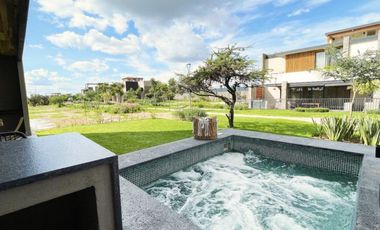 Casa con sauna, jacuzzi, jardín, rooftop en venta San Miguel de Allende.