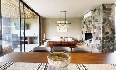 Casa con sauna, jacuzzi, jardín, rooftop en venta San Miguel de Allende.