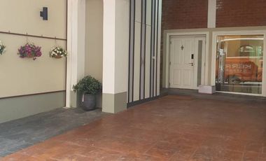 Newly decorated corner Townhouse, land 46 square wah, 4 storey house + 1 rooftop. Usable area 500 square meters, 4 bedrooms, 4 bathrooms, parking 2+2,