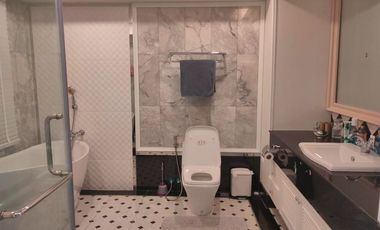 Newly decorated corner Townhouse, land 46 square wah, 4 storey house + 1 rooftop. Usable area 500 square meters, 4 bedrooms, 4 bathrooms, parking 2+2,