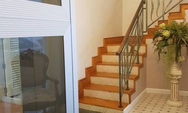 Newly decorated corner Townhouse, land 46 square wah, 4 storey house + 1 rooftop. Usable area 500 square meters, 4 bedrooms, 4 bathrooms, parking 2+2,