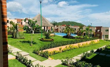 Casa en Venta con alberca en condominio en Xochitepec Morelos