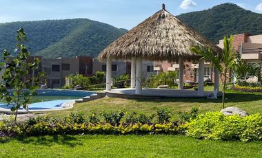 Casa en Venta con alberca en condominio en Xochitepec Morelos