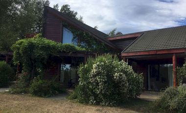 casa de ensueño  con vista panoramica al Lago Villarrica / sector club de campo