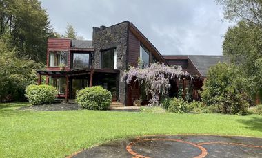 casa de ensueño  con vista panoramica al Lago Villarrica / sector club de campo
