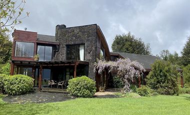 casa de ensueño  con vista panoramica al Lago Villarrica / sector club de campo