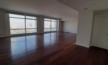 One Roxas Triangle Condo 3 Bedrooms with 3 Parkings