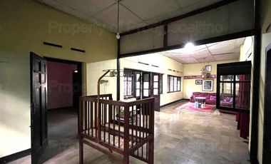 Rumah Klasik Halaman Luas dekat Kampus UMM