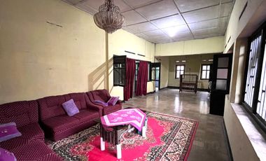 Rumah Klasik Halaman Luas dekat Kampus UMM