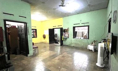 Rumah Klasik Halaman Luas dekat Kampus UMM
