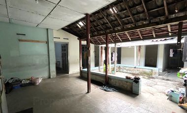 Rumah Klasik Halaman Luas dekat Kampus UMM