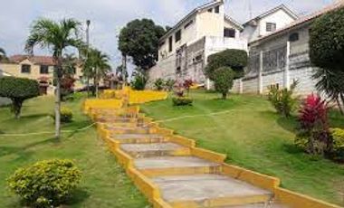 Venta de Terreno Con Excelente Vista, Ubicado en Ceibos Norte