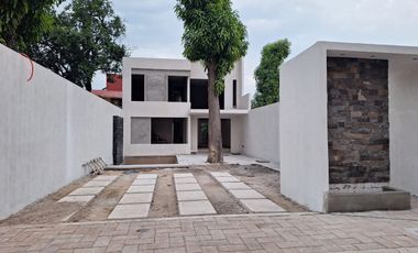 venta de casa a 2 niveles estilo minimalista con alberca, totalmente equipada en centro de Yautepec