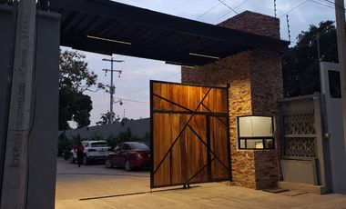 venta de casa a 2 niveles estilo minimalista con alberca, totalmente equipada en centro de Yautepec
