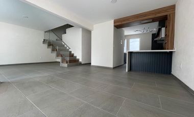 VENTA DE CASA DE 2 NIVELES CON ALBERCA Y JARDÍN PRIVADO EN YAUTEPEC.