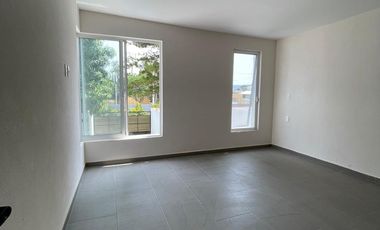 VENTA DE CASA DE 2 NIVELES CON ALBERCA Y JARDÍN PRIVADO EN YAUTEPEC.