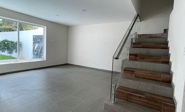 VENTA DE CASA DE 2 NIVELES CON ALBERCA Y JARDÍN PRIVADO EN YAUTEPEC.