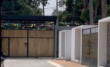 VENTA DE CASA DE 2 NIVELES CON ALBERCA Y JARDÍN PRIVADO EN YAUTEPEC.