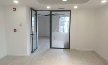 PR21314 Oficina o Consultorio en venta en el sector Milla de Oro