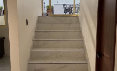CASA EN VENTA EN INTERLOMAS REMODELADA  - Oportunidad Única