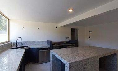 CASA EN VENTA EN INTERLOMAS REMODELADA  - Oportunidad Única