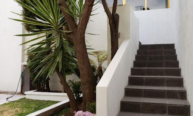 CASA EN VENTA EN INTERLOMAS REMODELADA  - Oportunidad Única
