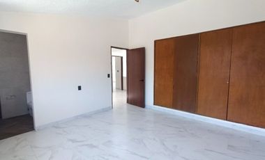CASA EN VENTA EN INTERLOMAS REMODELADA  - Oportunidad Única
