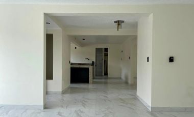 CASA EN VENTA EN INTERLOMAS REMODELADA  - Oportunidad Única