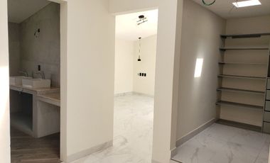 CASA EN VENTA EN INTERLOMAS REMODELADA  - Oportunidad Única