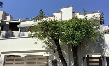 CASA EN VENTA EN INTERLOMAS REMODELADA  - Oportunidad Única