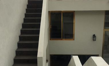 CASA EN VENTA EN INTERLOMAS REMODELADA  - Oportunidad Única