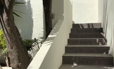CASA EN VENTA EN INTERLOMAS REMODELADA  - Oportunidad Única