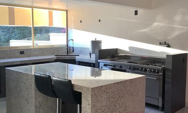 CASA EN VENTA EN INTERLOMAS REMODELADA  - Oportunidad Única
