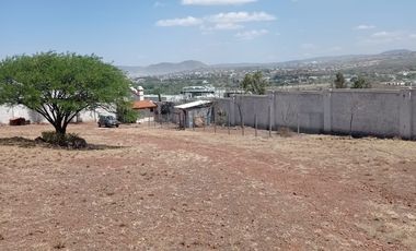 TERRENO EN RENTA DE 6000M2 BARDEADO EN SAN JUAN DEL RIO