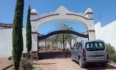 TERRENO EN RENTA DE 6000M2 BARDEADO EN SAN JUAN DEL RIO