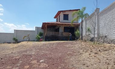TERRENO EN RENTA DE 6000M2 BARDEADO EN SAN JUAN DEL RIO