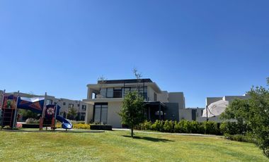 VENTA CASA EN ZAKIA, CONDOMINIO FRENTE A PLAZA COMERCIAL