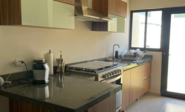 VENTA CASA EN ZAKIA, CONDOMINIO FRENTE A PLAZA COMERCIAL
