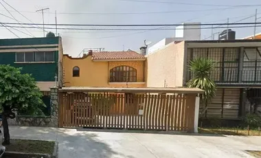 Casa En Venta, ubicada en Peten 397, En Remate Bancario