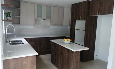 Casa por estrenar sector Capelo valle los chillos 4 habitaciones, 160m2