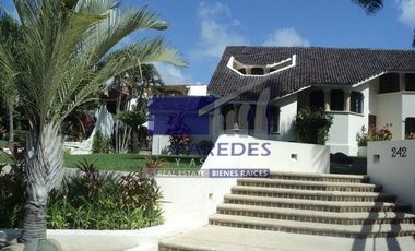 Residencia en Venta frente a Campo de Golf 6 recámaras Ixtapa