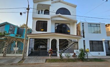 CASA EN ALQUILER EN LA URB. PUENTE BLANCO 4TA ETAPA DE 3 PISOS – ICA