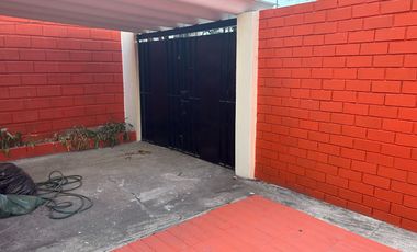 VENDO CASA DE 3 DORMITORIOS EN GUAYACANES FRENTE A PARQUE