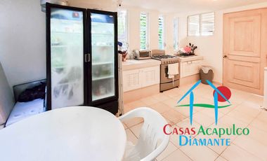 Hermosa casa en renta vacacional. Con alberca privada, vista al mar y cancha de tenis