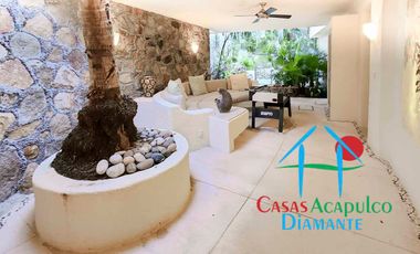 Hermosa casa en renta vacacional. Con alberca privada, vista al mar y cancha de tenis