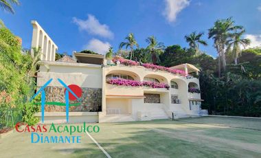 Hermosa casa en renta vacacional. Con alberca privada, vista al mar y cancha de tenis