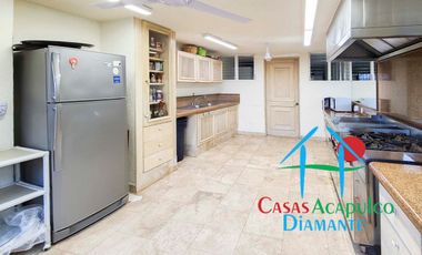 Hermosa casa en renta vacacional. Con alberca privada, vista al mar y cancha de tenis