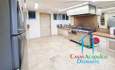 Hermosa casa en renta vacacional. Con alberca privada, vista al mar y cancha de tenis