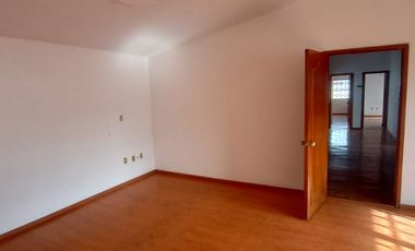 AMPLIA CASA EN RENTA, EN EL CENTRO DE TOLUCA PARA, OPTIMA PARA OFICINAS, zona la Merced.